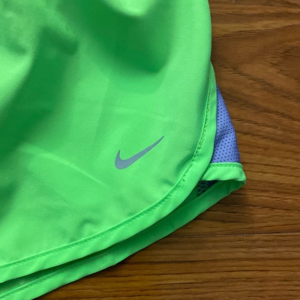 New Womens Nike Dri-Fit Shorts Size Medium - Picture 3 of 4